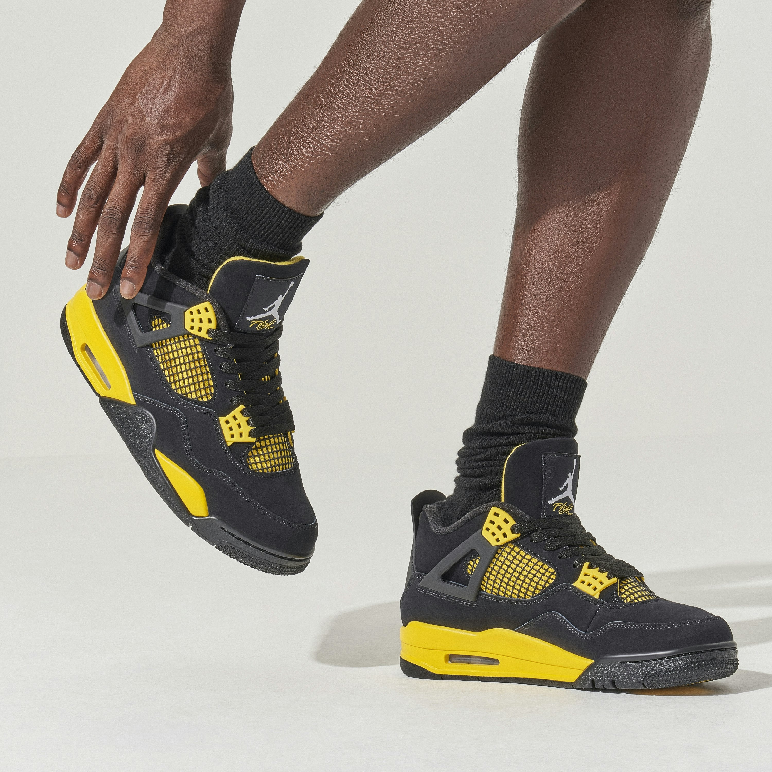Air Jordan 4 Thunder (2023)